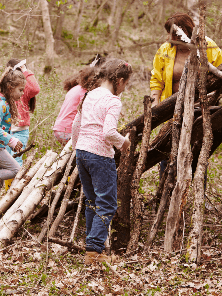 dzieci na kąpieli leśnej w Szczecinie